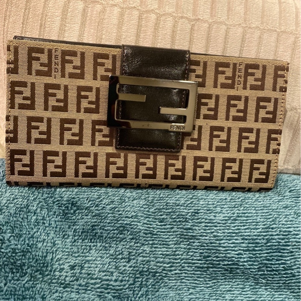 Authentic Fendi Vintage Zucca Donna Wallet in Beige - Picture 2 of 11